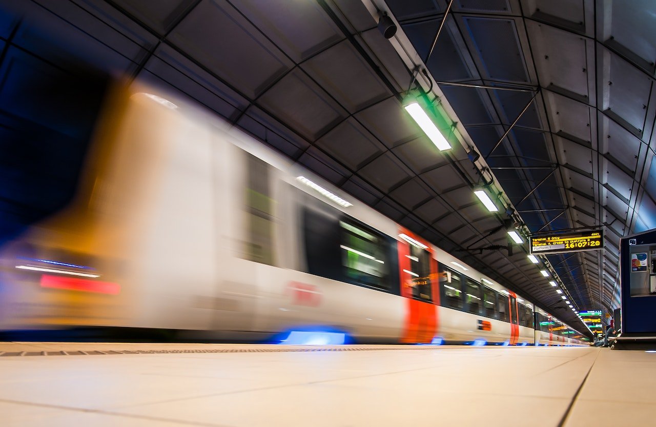 Hoe hard gaat een trein?Ontdek de indrukwekkende treinsnelheden